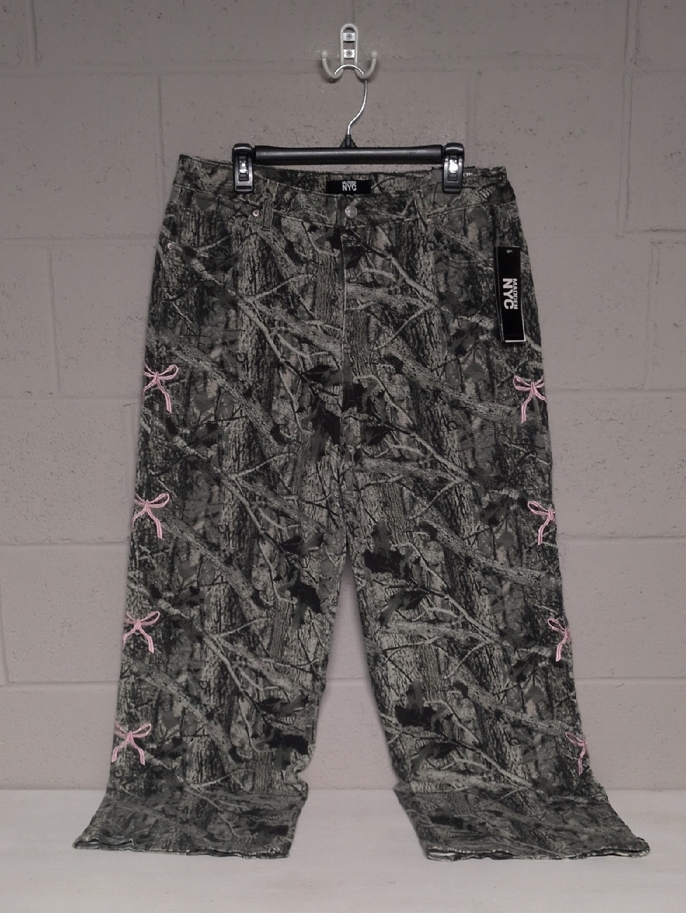 Madden NYC Women’s Ultra 90's Camo Jeans with Bow Embroidery Size 14 NWT - Picture 3 of 10